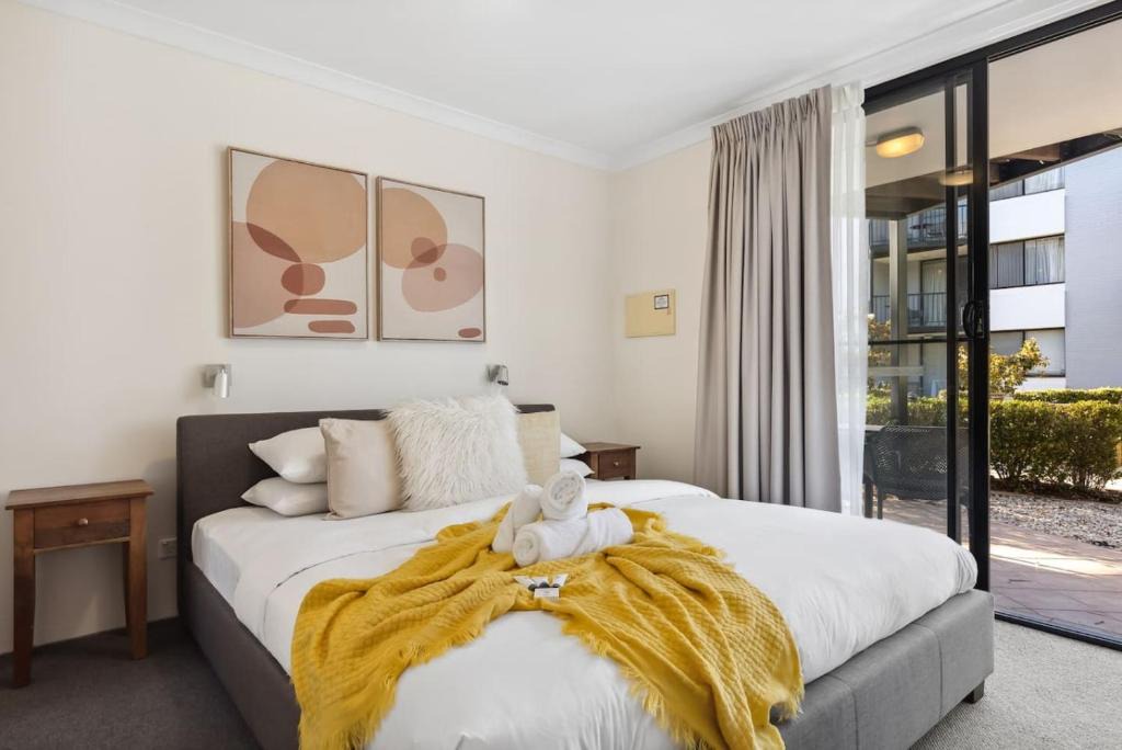 South Perth Apartment | South Perth Garden Apartment Free Parking