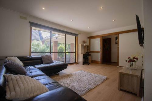 Golden Point House | Sovereign Hill Getaway Walk to Attractions