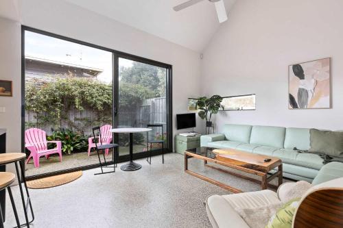 Norlane House | Spacious 1-Bed Townhouse in Norlane