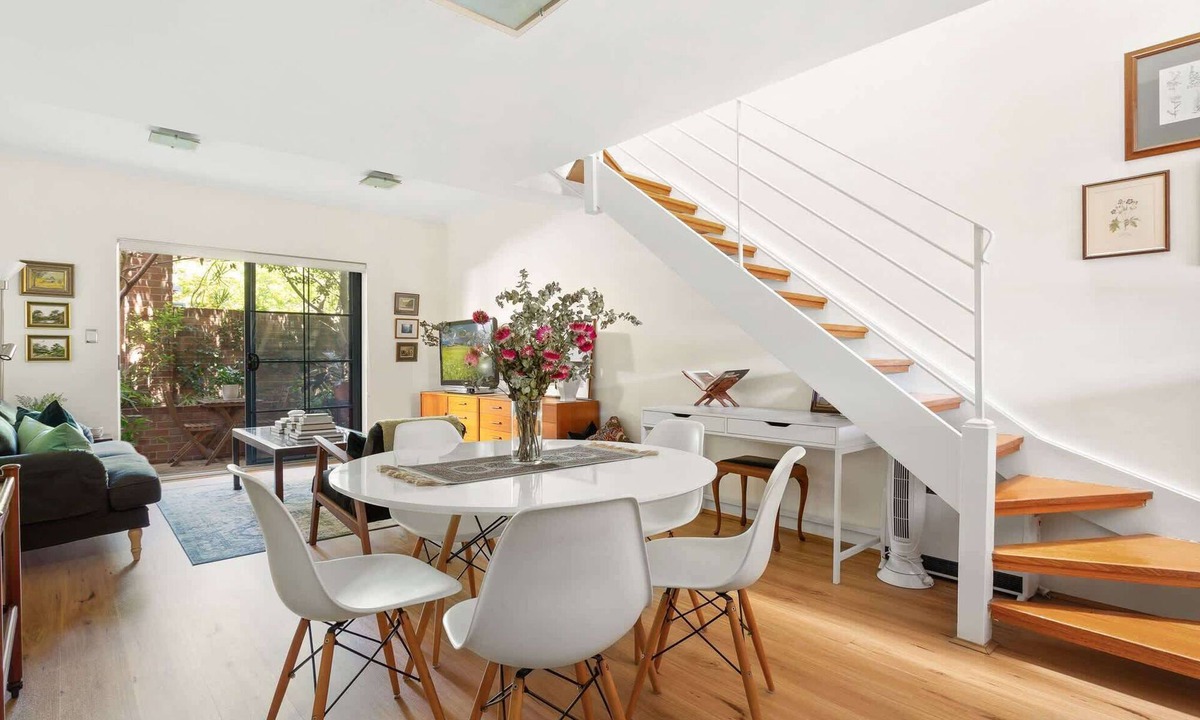 Erskineville Apartment | Spacious 2-Bed Townhouse with a Lush Courtyard