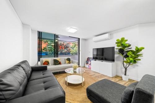 Ultimo Apartment | Spacious 3BR Apt with Parking Walk to ICC & Darling Harbour & CBD & Chinatown