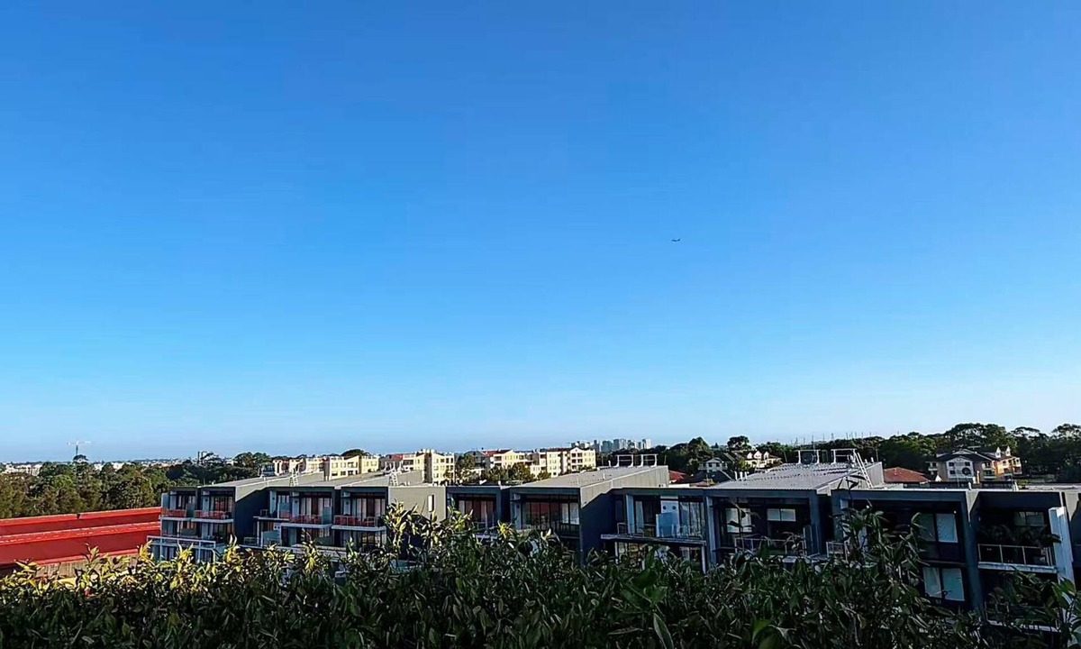 Rosebery Apartment | Spacious 3BR Retreat near CBD | Parking & Balcony