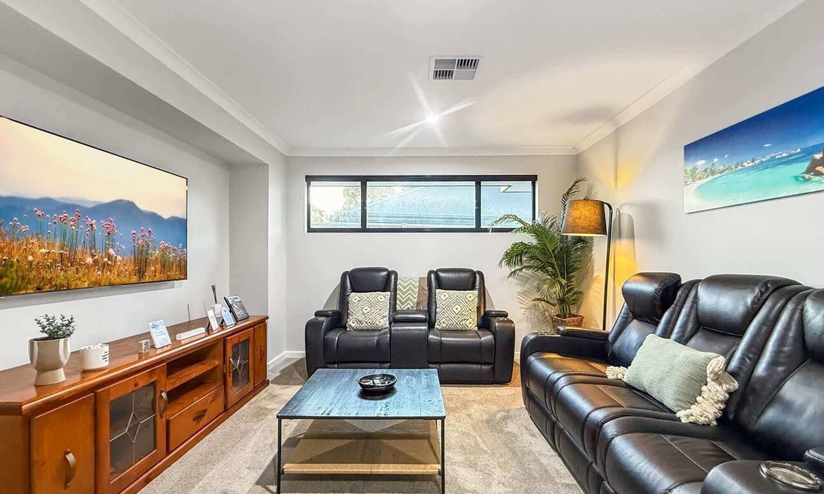 Meadow Springs House | Spacious 4-Bed Retreat Near Meadow Springs