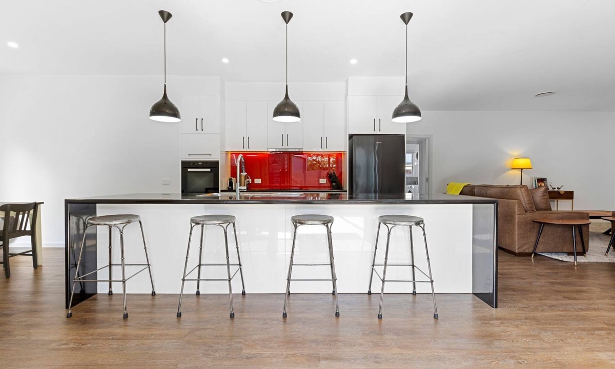 Mansfield House | Spacious 4-Bedroom Retreat