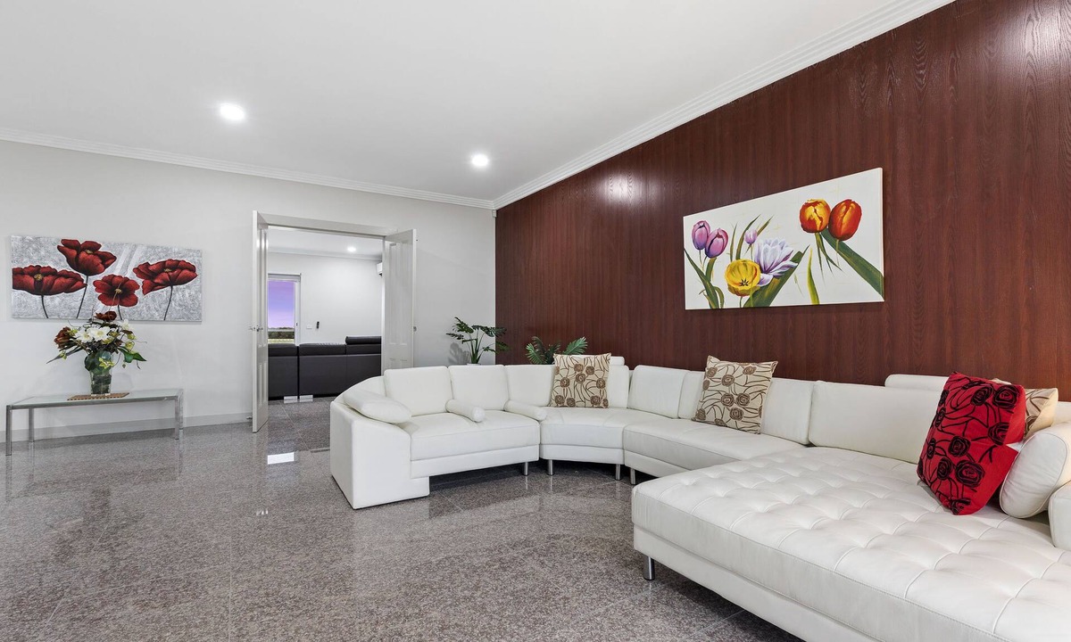 Bulla House | Spacious 5-Bedroom Home Near Melbourne Airport & Calder Park