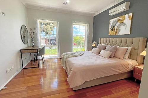 Hallam House | Spacious 5BR House in Hallam near Bunjil Place