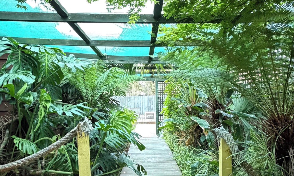 Barwon Heads House | Spacious and unique beach cottage for relaxing getaways