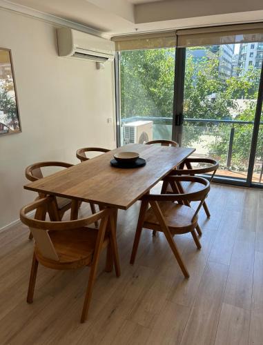 South Melbourne Apartment | Spacious apartment minutes from the CBD