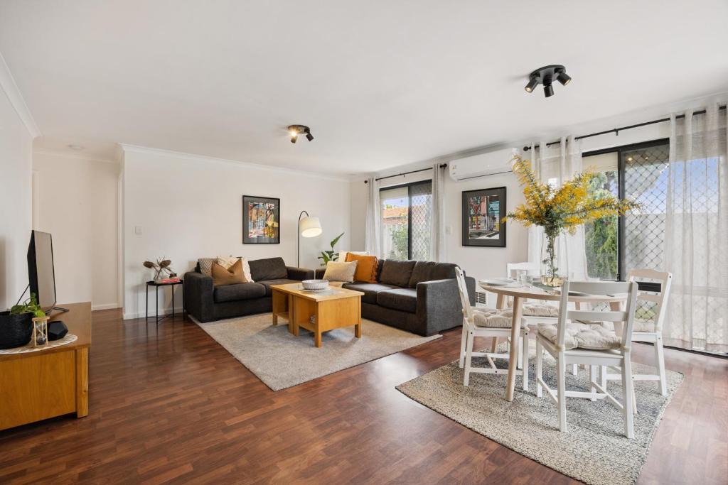 North Perth Apartment | Spacious City Fringe 2 Bedroom with Courtyard