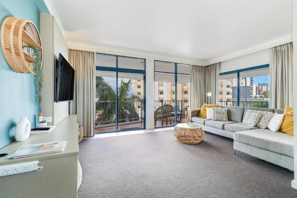 Darwin City Centre Apartment | Spacious Darwin Esplanade Retreat with Pool & Spa