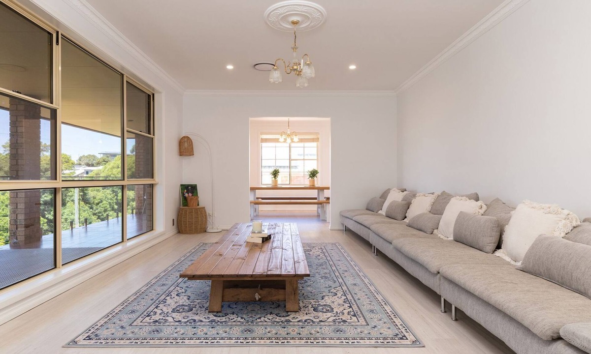 Forster House | Spacious family getaway in style on a quiet street at 32 Daphne Street.