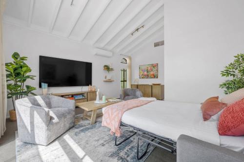 West Leederville House | Spacious Family Getaway in West Leederville