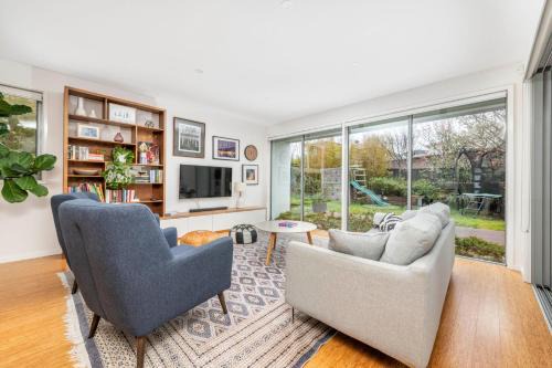 Wright House | Spacious Family Home Near Mt. Stromlo