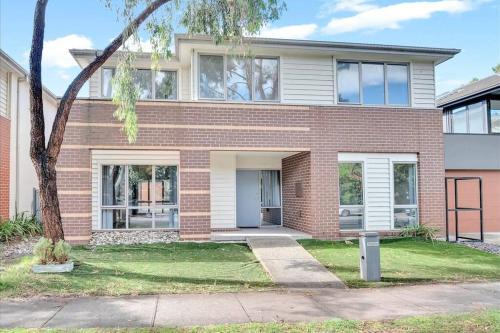 Parkville House | Spacious Family Home Near Melbourne CBD