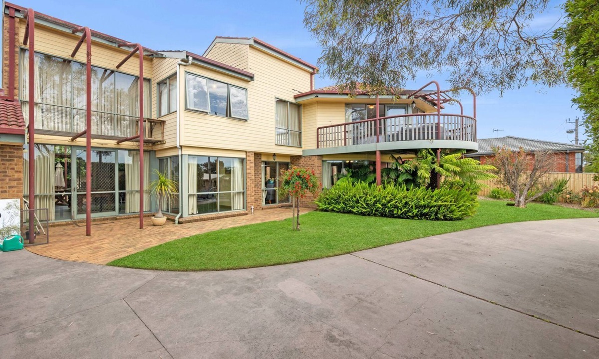 Torquay House | Spacious Family Retreat on Fischer (3)