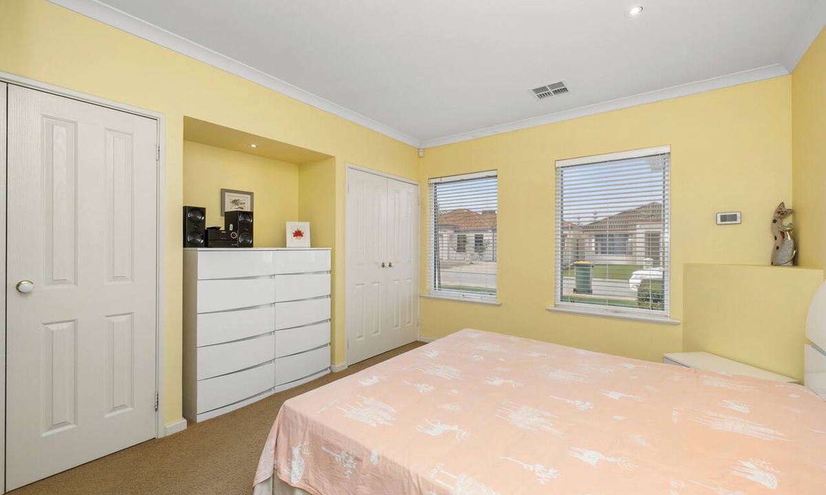 Canning Vale House | Spacious Family Stay w/Outdoor Patio & AC