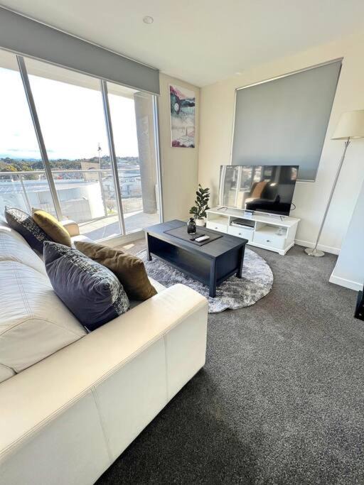 Phillip Apartment | Spacious & High in the Skyplaza - 1bd 1bth Apt
