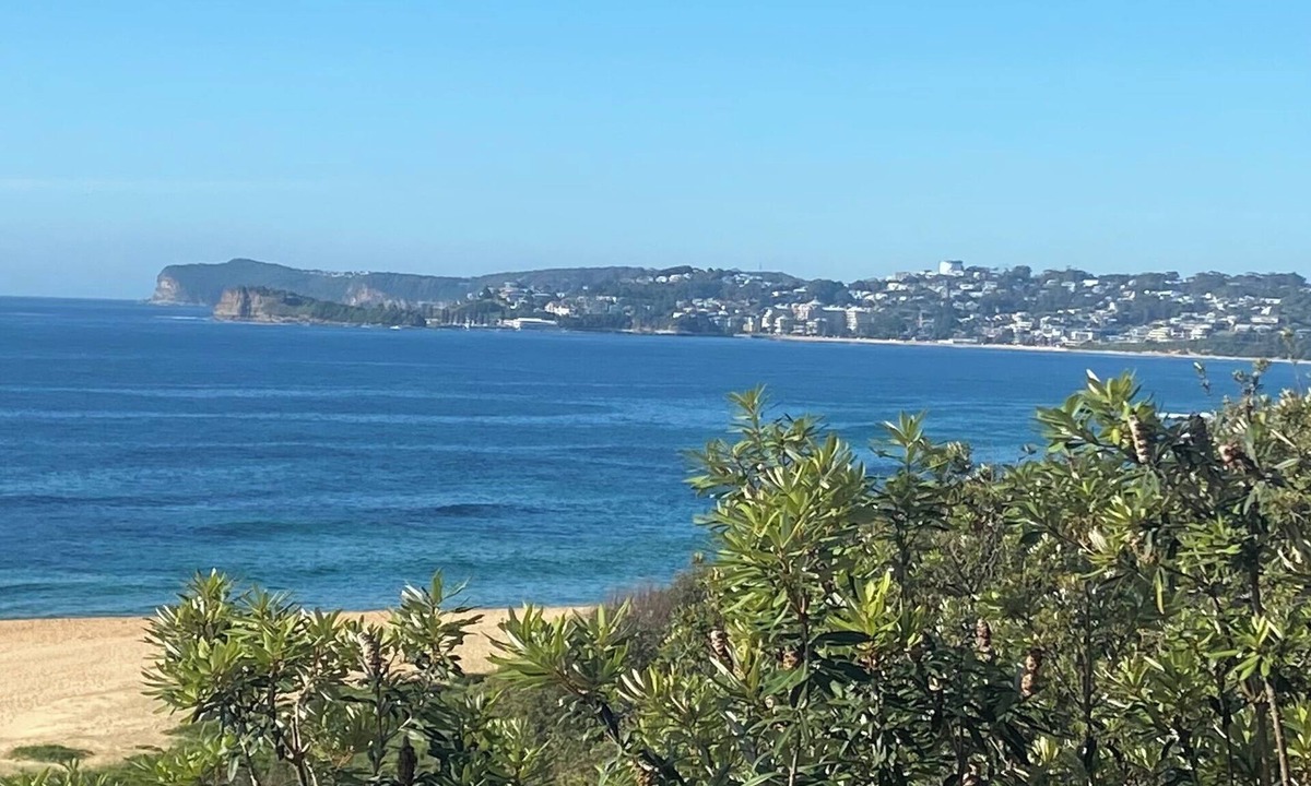 Forresters Beach House | Spacious holiday house ducted air conditioning walk to beach. In ground pool.