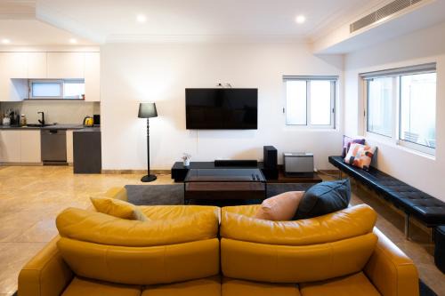 Eastlakes House | Spacious Luxury Home Near Sydney Airport, CBD & Beaches