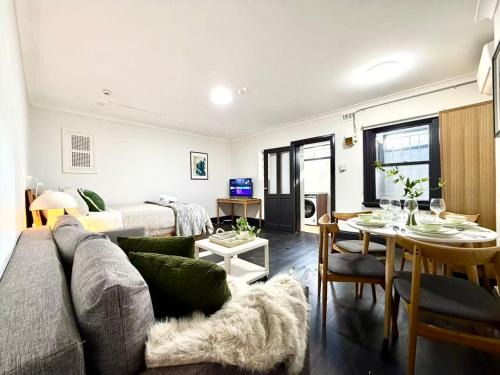 Annandale House | spacious self-contained studio near Sydney CBD