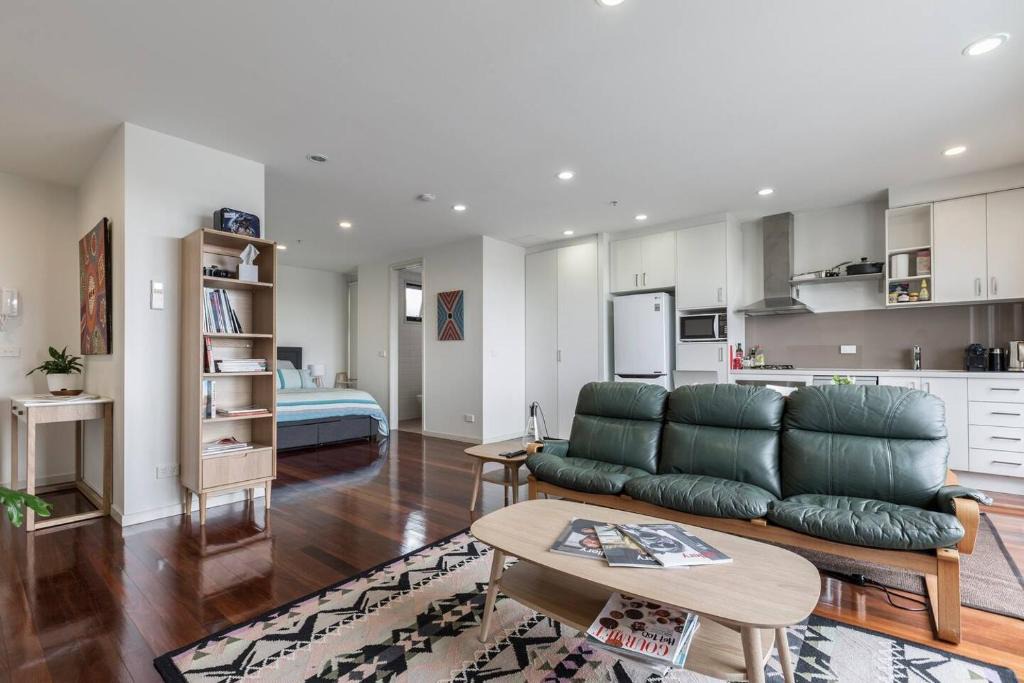 Brunswick Apartment | Spacious Studio with Balcony in Eclectic Brunswick