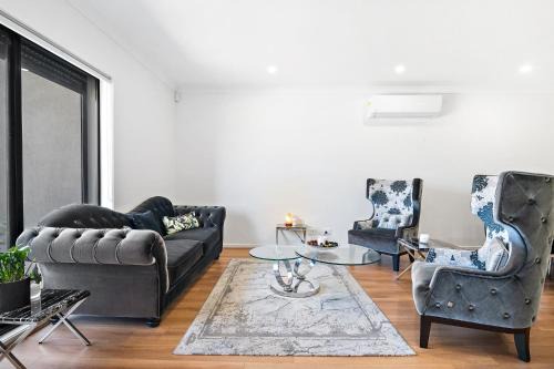 Tarneit House | Spacious Tarneit Home with Private Garden