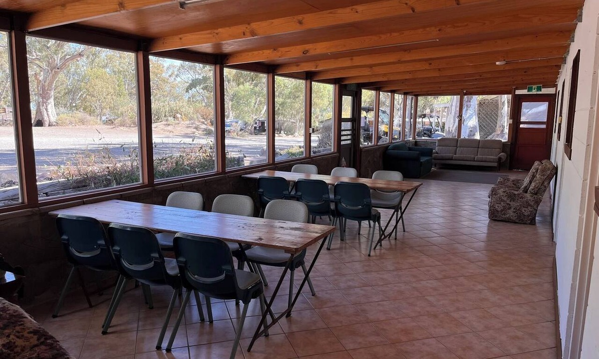 Woolundunga Hotel | Spear Creek Holiday Park
