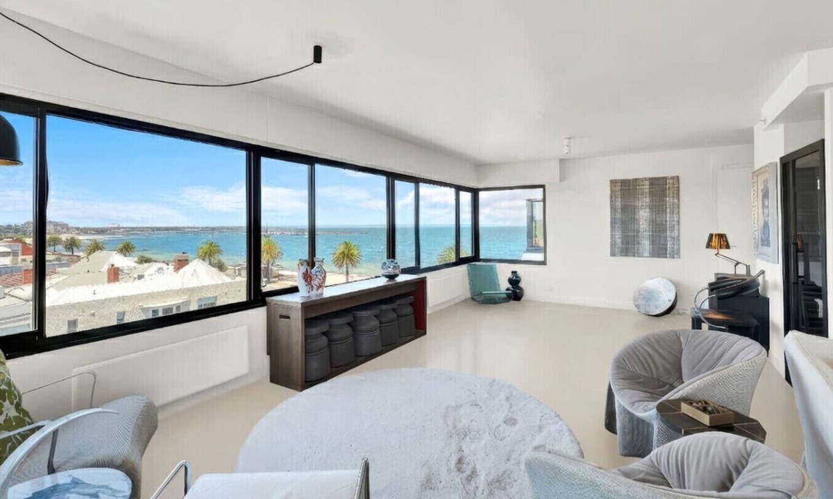 Middle Park Apartment | Spectacular Bay & City Views | Pool & Parking