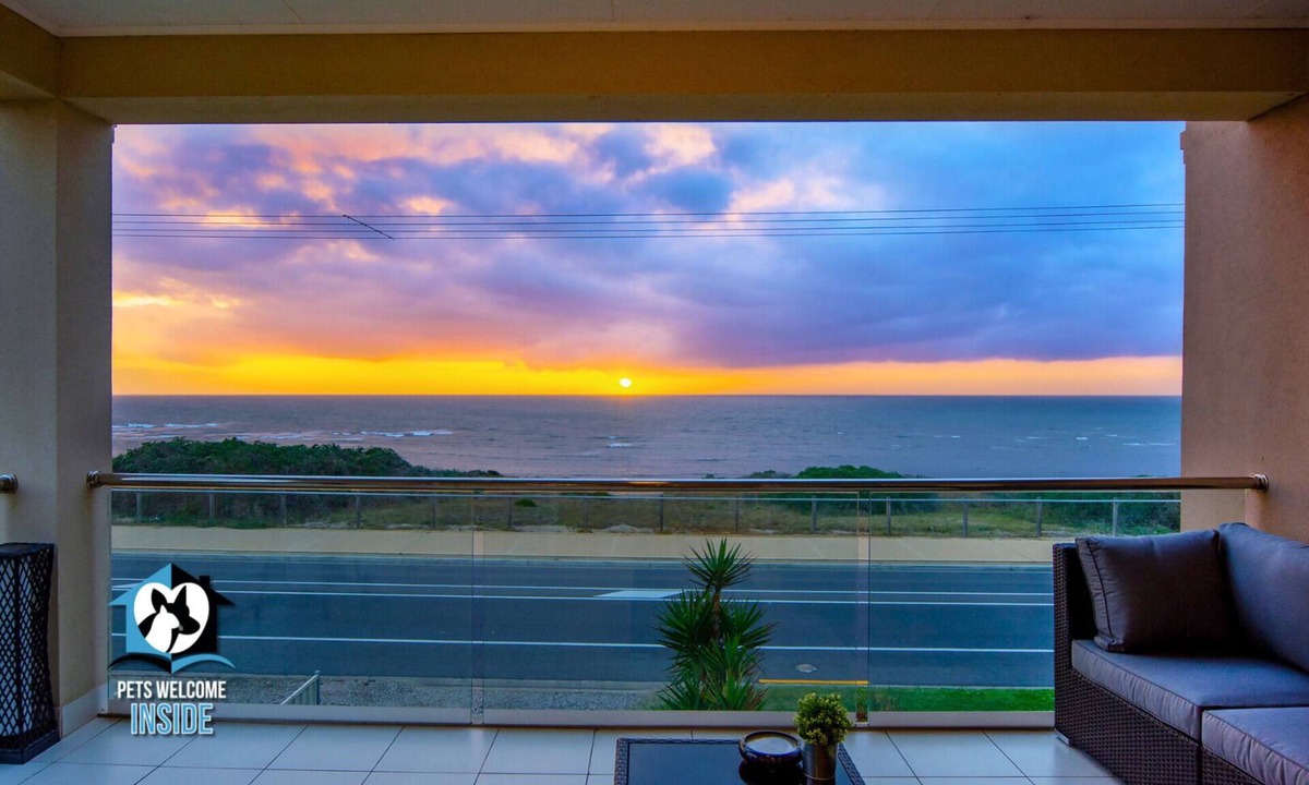 Aldinga Beach House | Spectacular Esplanade 4BR Contemporary with Views