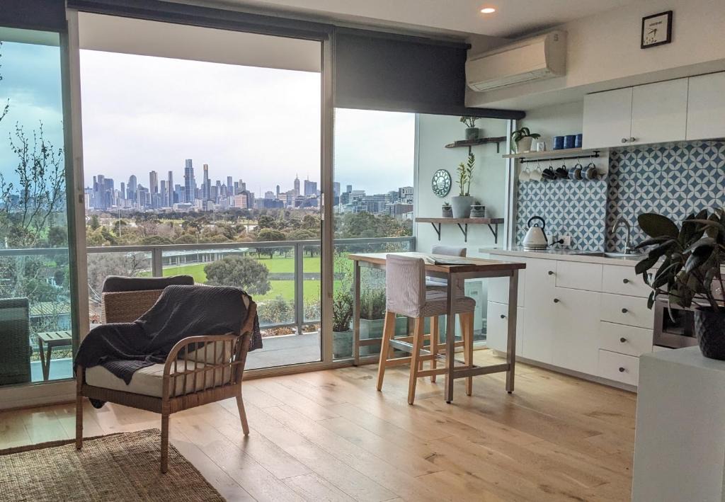 St Kilda Apartment | Spectacular Sunset Hideaway BestView St Kilda boutique self-contained luxury apartment