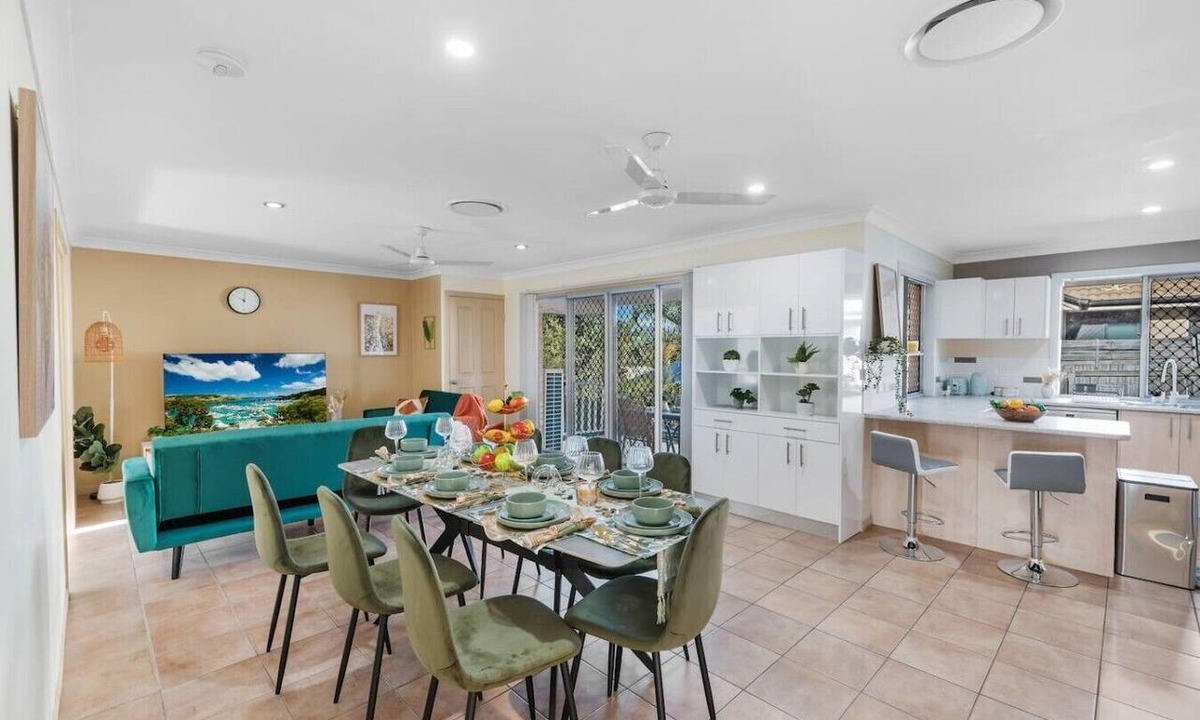 Springfield Lakes House | Springfield Lakes houset | Near Orion Mall & Train