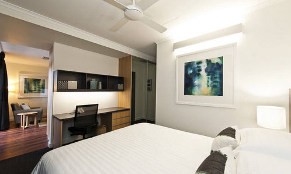 Crawley Hotel | St Catherine's on Park