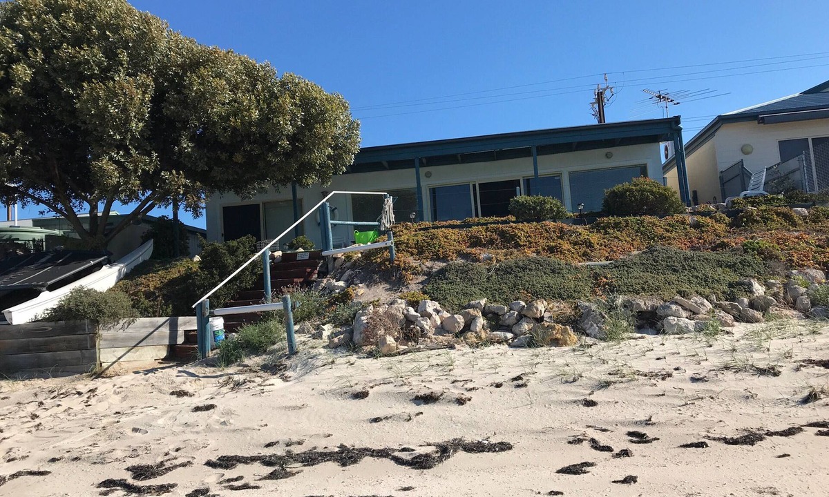 Melville House | St Helens Beachfront, Sultana Point