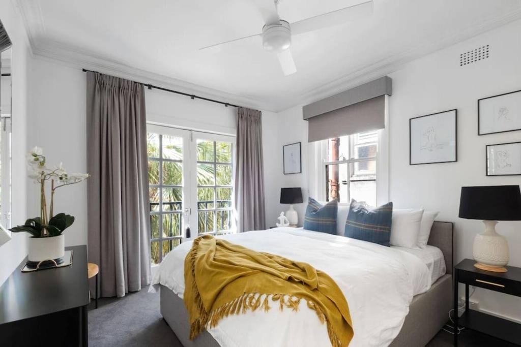 Kings Cross Apartment | St James, Art Deco Dream - 2 Bedrooms w Aircon