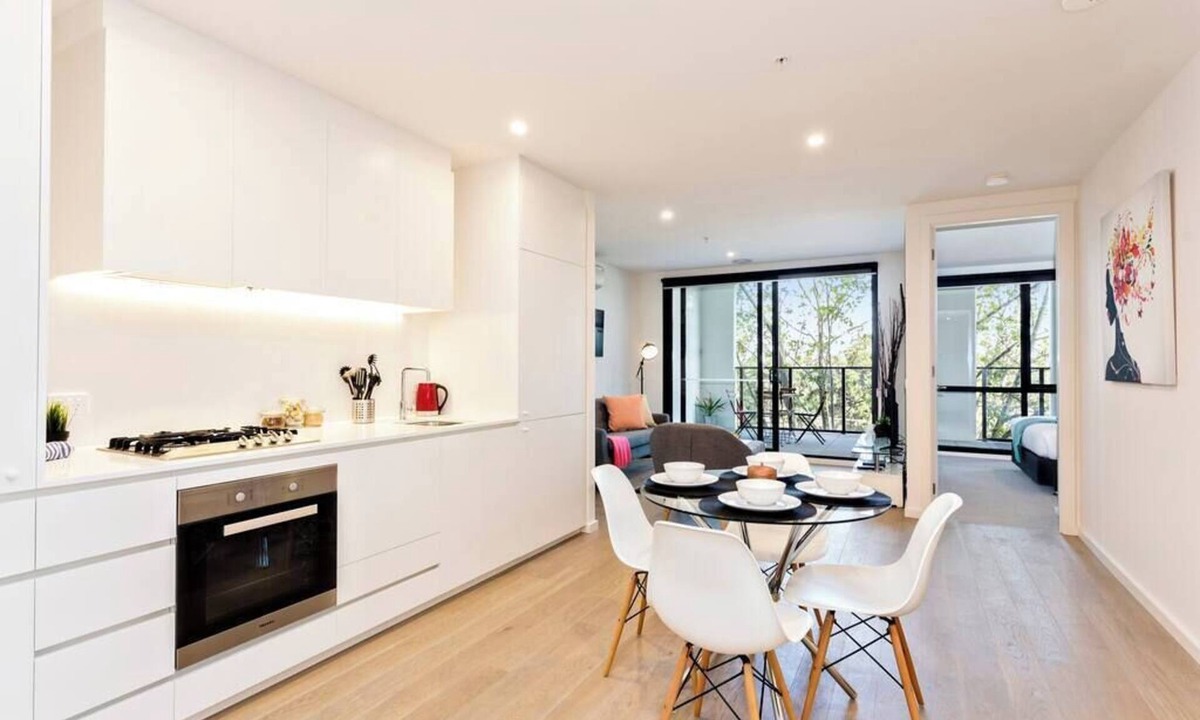 St Kilda Apartment | St Kilda Stunner - Rooftop Infinity Pool + Parking