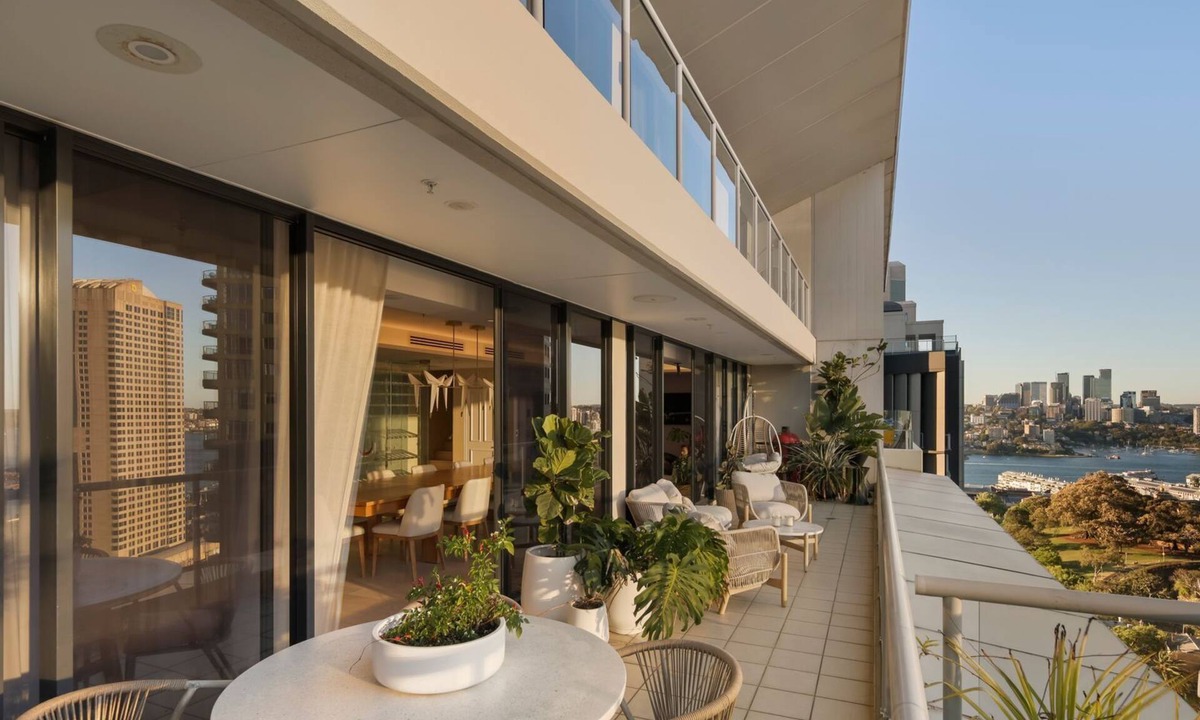 Millers Point Apartment | Stamford Sky, Millers Point I90
