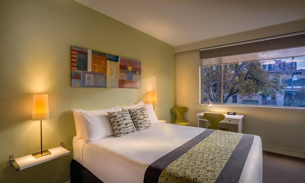East Melbourne Apartment | Standard 1 bedroom apartment
