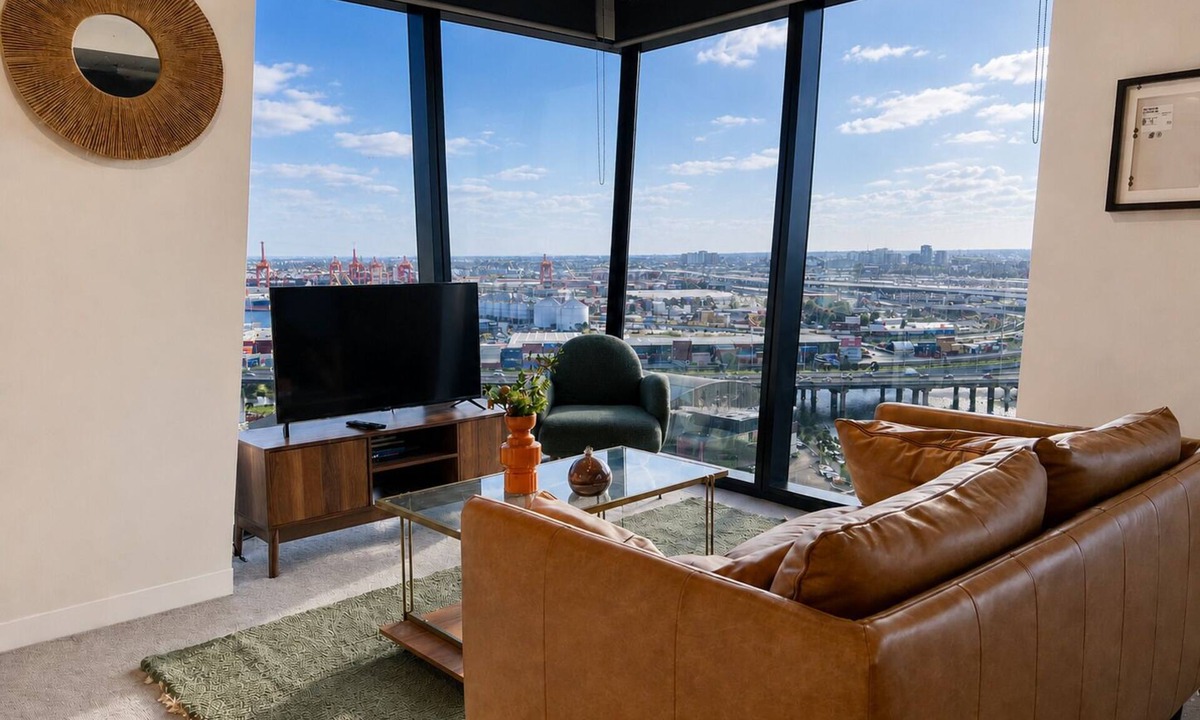 Docklands Apartment | Starlight. Docklands Views, Pool, Jacuzzi, Free Tram
