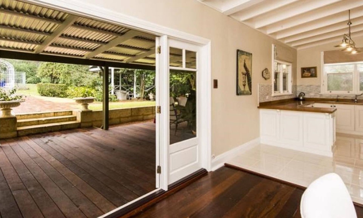 Mount Helena House | Station House - Charming Country Home
