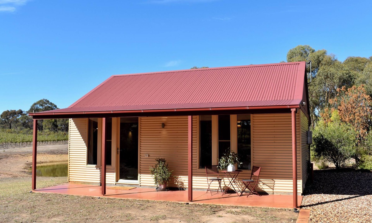 Myers Flat Cottage | Stay amongst the vines of Sandhurst Ridge Winery. Tranquil stay close to Bendigo