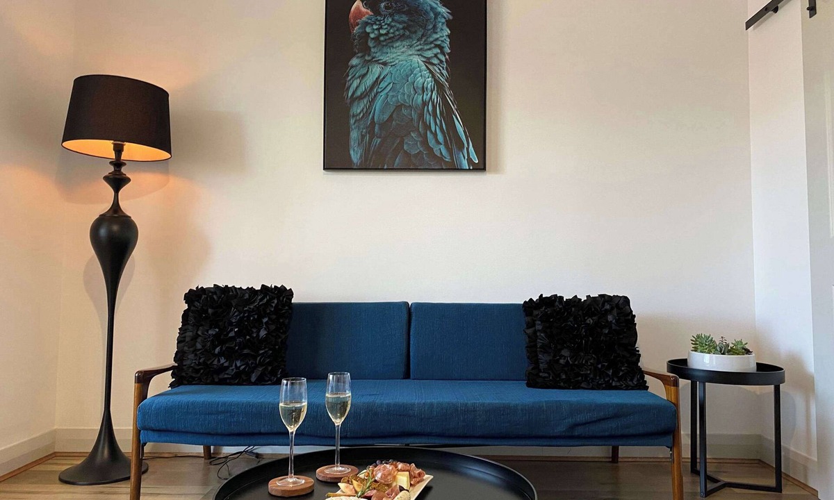 Orange Apartment | Stay on Summer | CBD Apartment