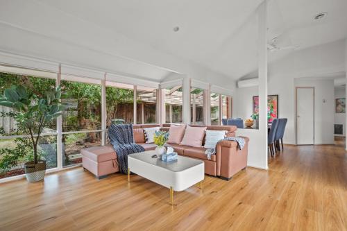 Narre Warren South House | StayAU 3BRM Family Home Netflix Pet-Friendly