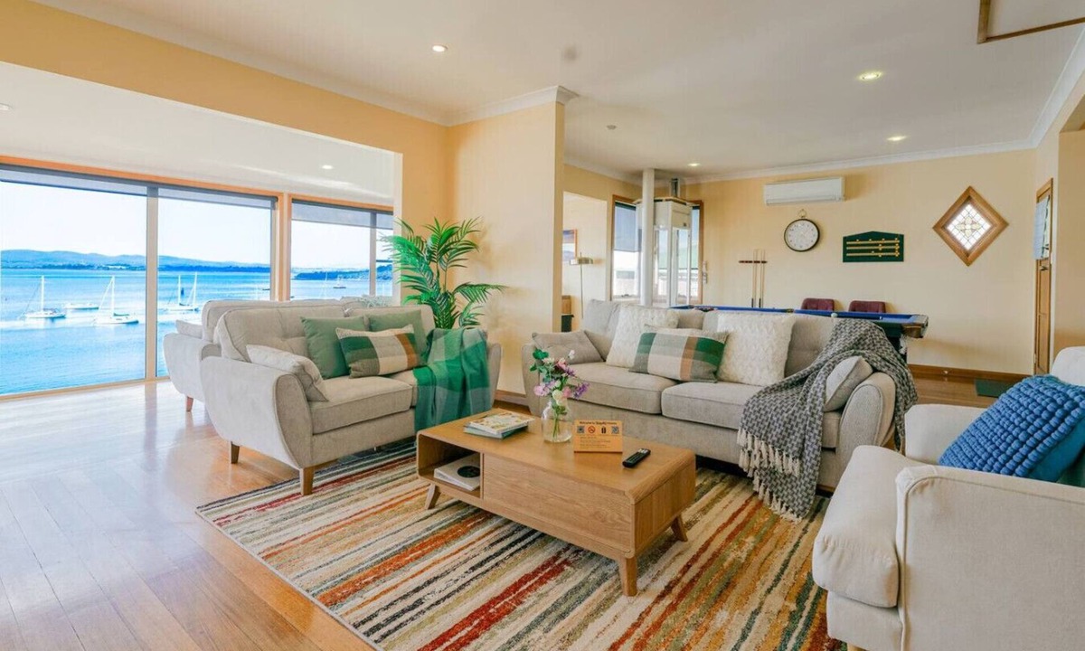 Beauty Point House | StayAU · The River House · Paradise Pet-friendly
