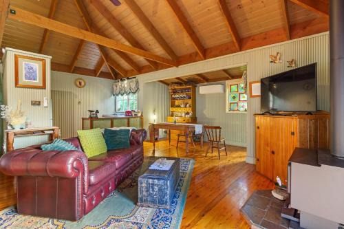 Mount Dandenong House | StayAU Windsong Cottage Idyllic Getaway Dandenong