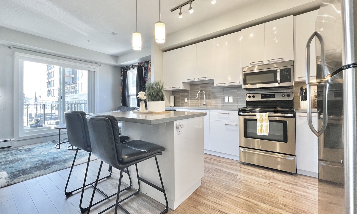 Whyte ave Condo | Strathcona/Whyte movie-themed condo-w/underground parking. Pet Friendly