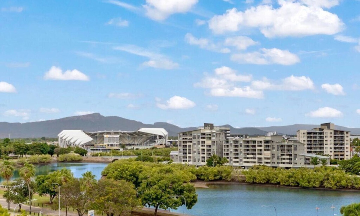 South Townsville Apartment | Studio Escape | Views, Dining, Stadium & CBD