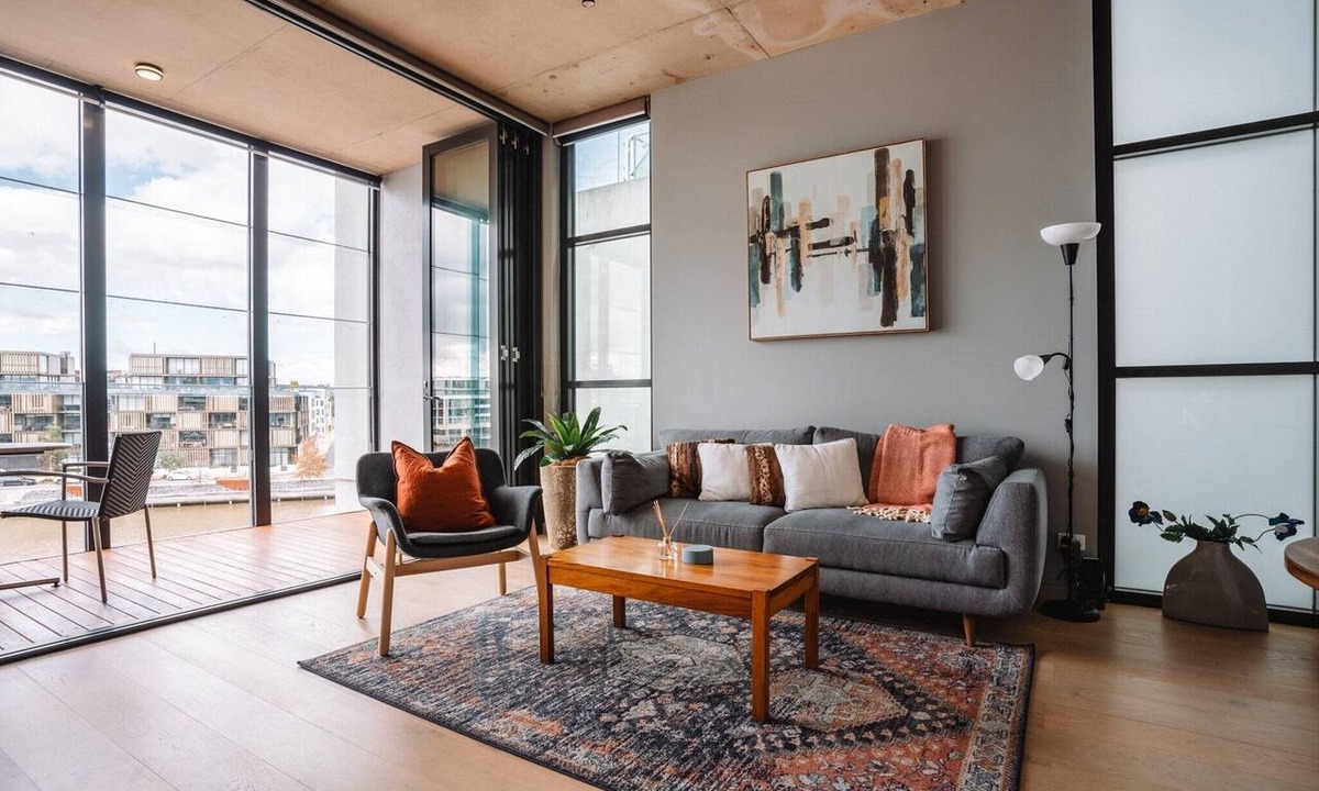 Kingston Apartment | Stunning 1-Bed Above Foreshore with Water Views