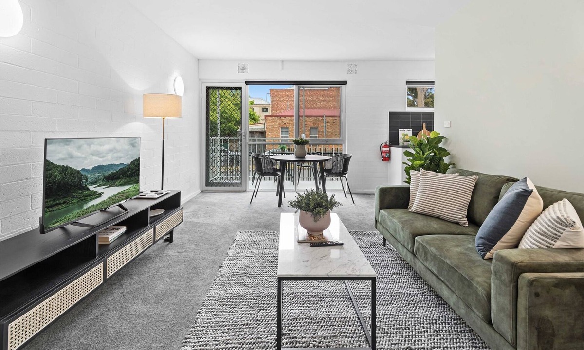 Parkville Apartment | Stunning 1-Bed Ground Floor Unit with Front Yard