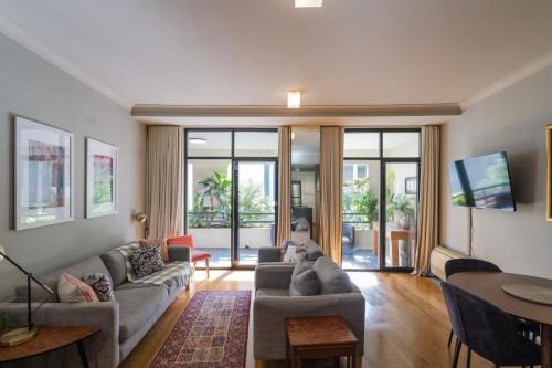 Surry Hills Apartment | Stunning 1Bed Surry Hills Balcony Apt w Parking
