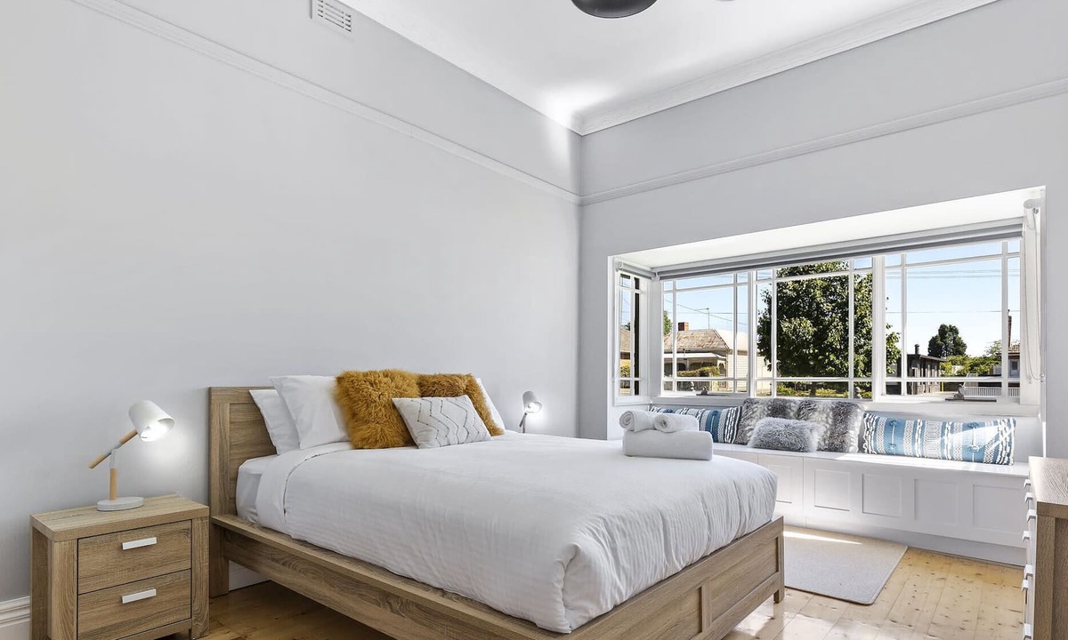 Ballarat House | Stunning 4BR Pet Friendly Cottage